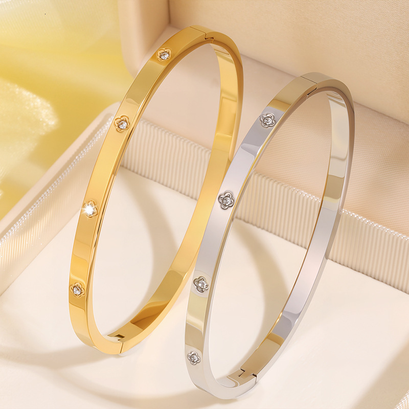 Couple's 4Mm Four-Leaf Clover Diamond Bracelet For Women, Featuring A Luxurious And High-End Design With Ten Diamonds, Made Of Titanium Steel T