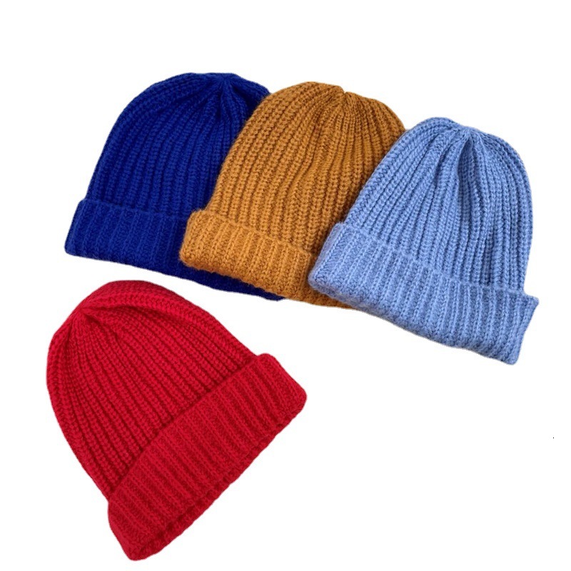 Oversized knitted hat women black suitable for autumn winter with large head circumference thick knit and a warm cozy feel