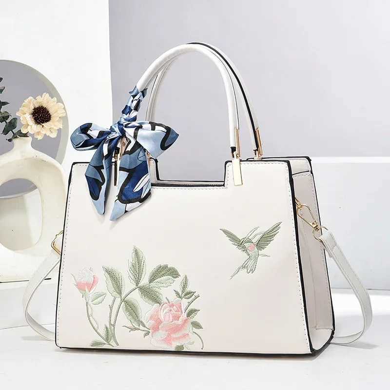 Evening Bags Totes Elegant Embroidered Chinese Style Large Capacity Women's Handbag Gift for Mom Middle-Aged Fashionable Trendy Soft Polyester