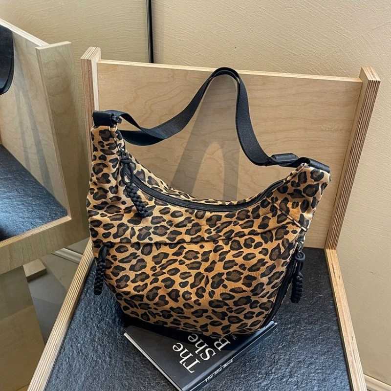 Shoulder Bags Popular Leopard Print Crossbody Bag Hobo Woman Shoulder Bag Made of Nylon Lightweight Fashionable Guangzhou High Quality Bag H261016