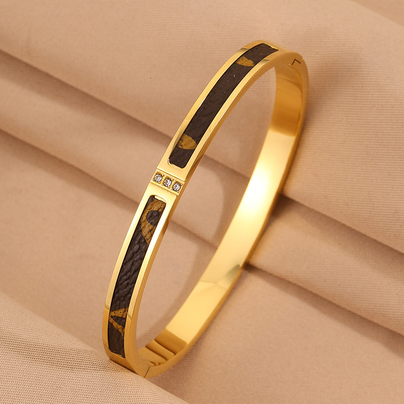Classic Leather Open With Three Diamonds, Fashionable Trendy, Light Luxury, Versatile, And Exudes A High-End Feel; Stainless Steel Bracelet
