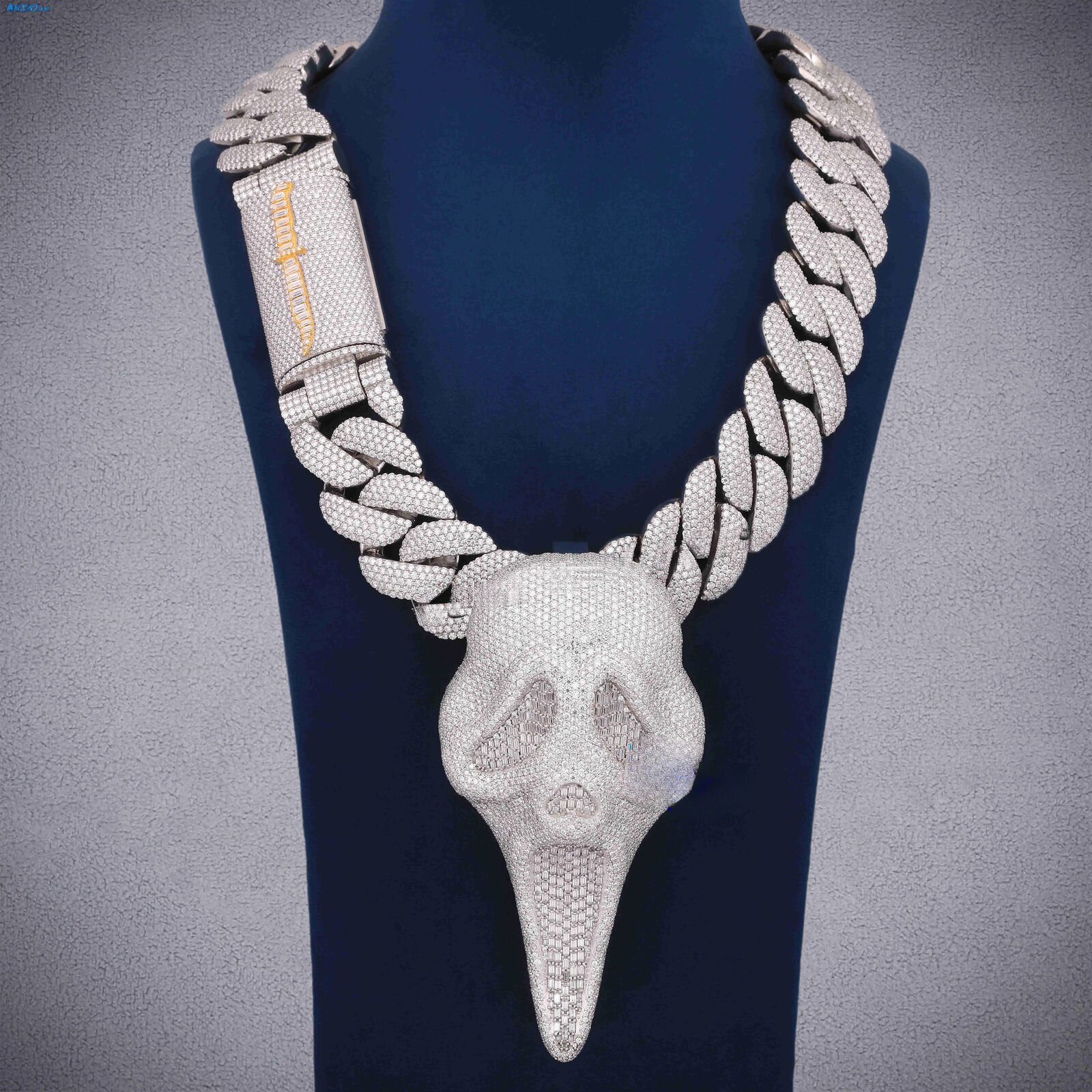 925 Custom Pendant Thick Silver Cuban Chain Fully Iced With Moissanite Stones Perfect For Luxe Streetwear Style