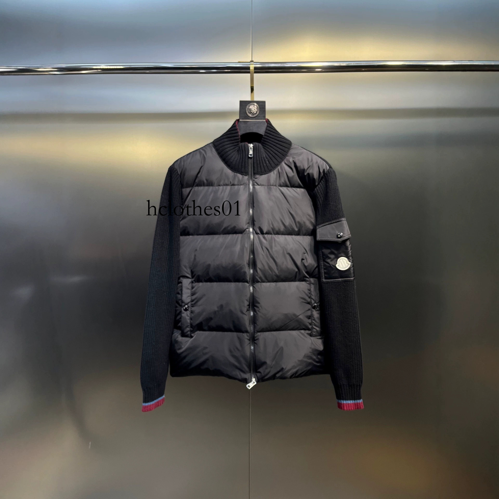 Mengjia 25FW new collection: short, stand-up collar down jacket with knitted patchwork pocket detailing, warm and versatile, available in a couple&#