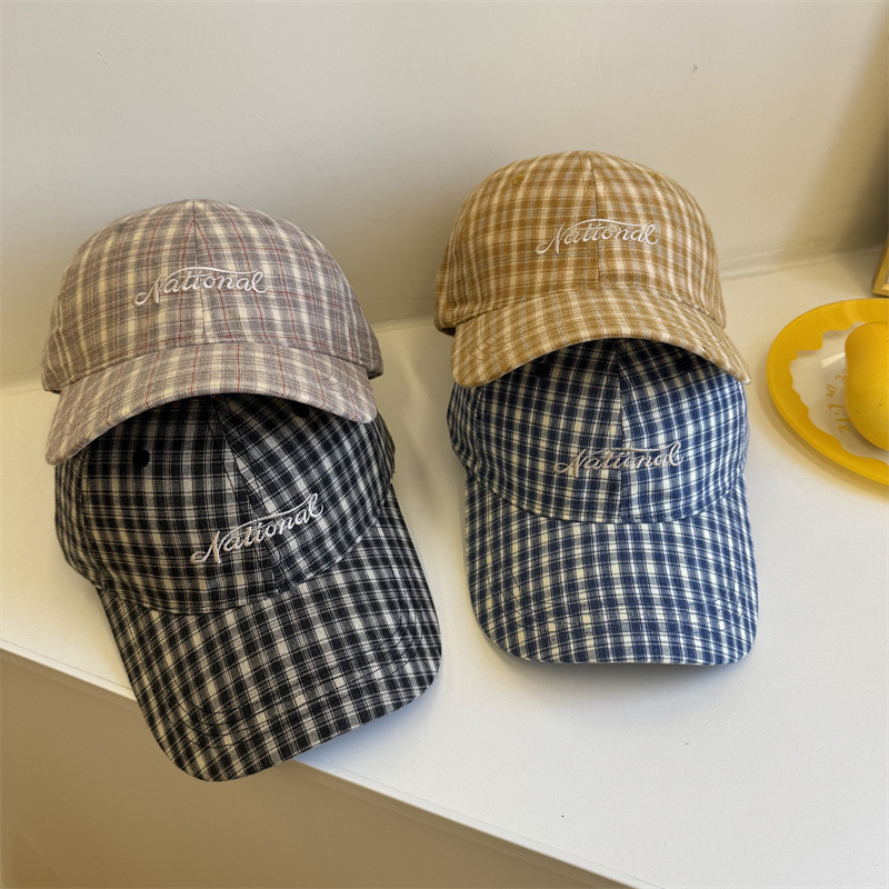 Spring summer Koreanstyle softtop baseball women and couples outdoor curved brim faceslimming fresh plaid duckbill cap for men