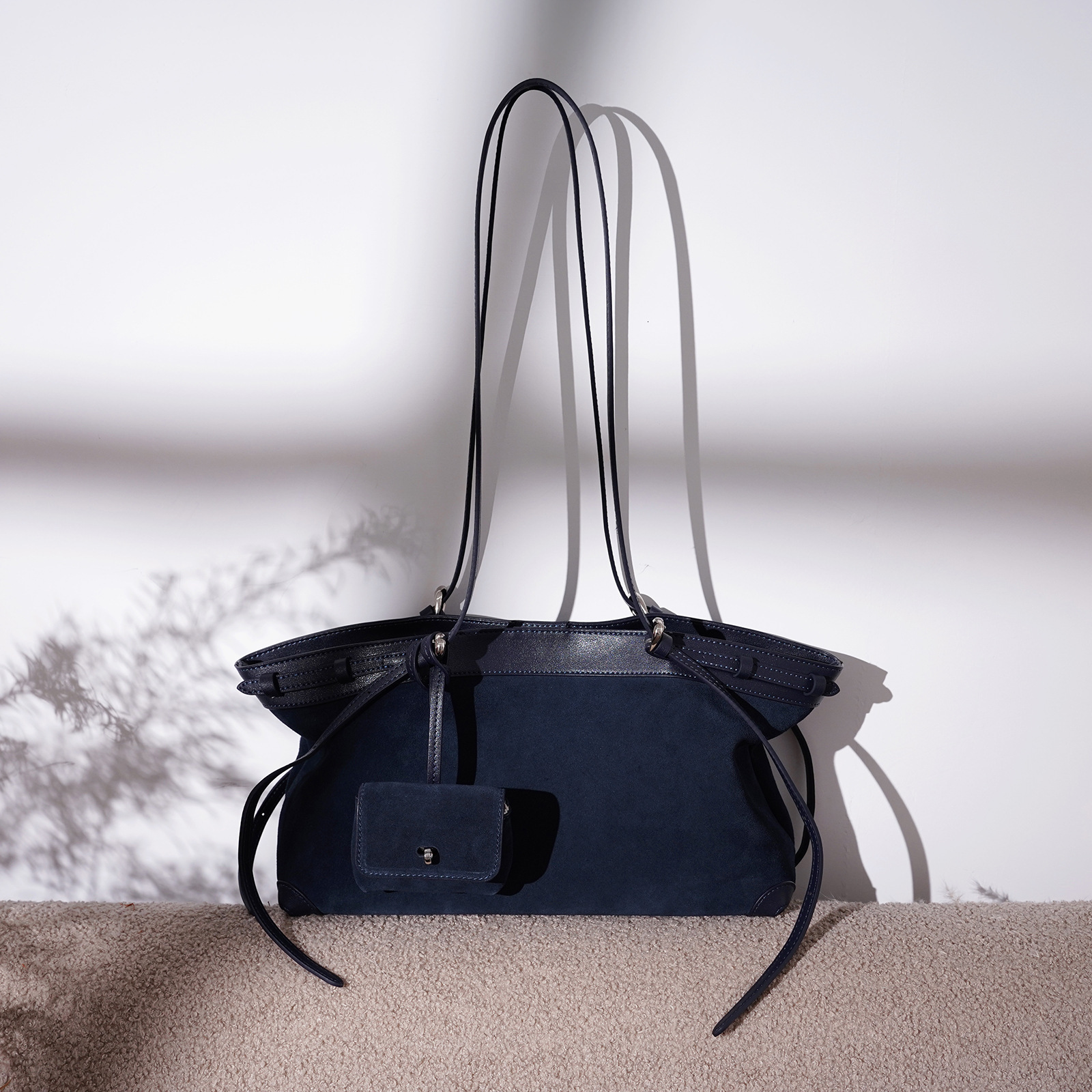 New High-End Niche Design Shoulder Korean Version Light Luxury Large Capacity Tote Bag, Exquisite Commuting Crossbody Bag dhmallking