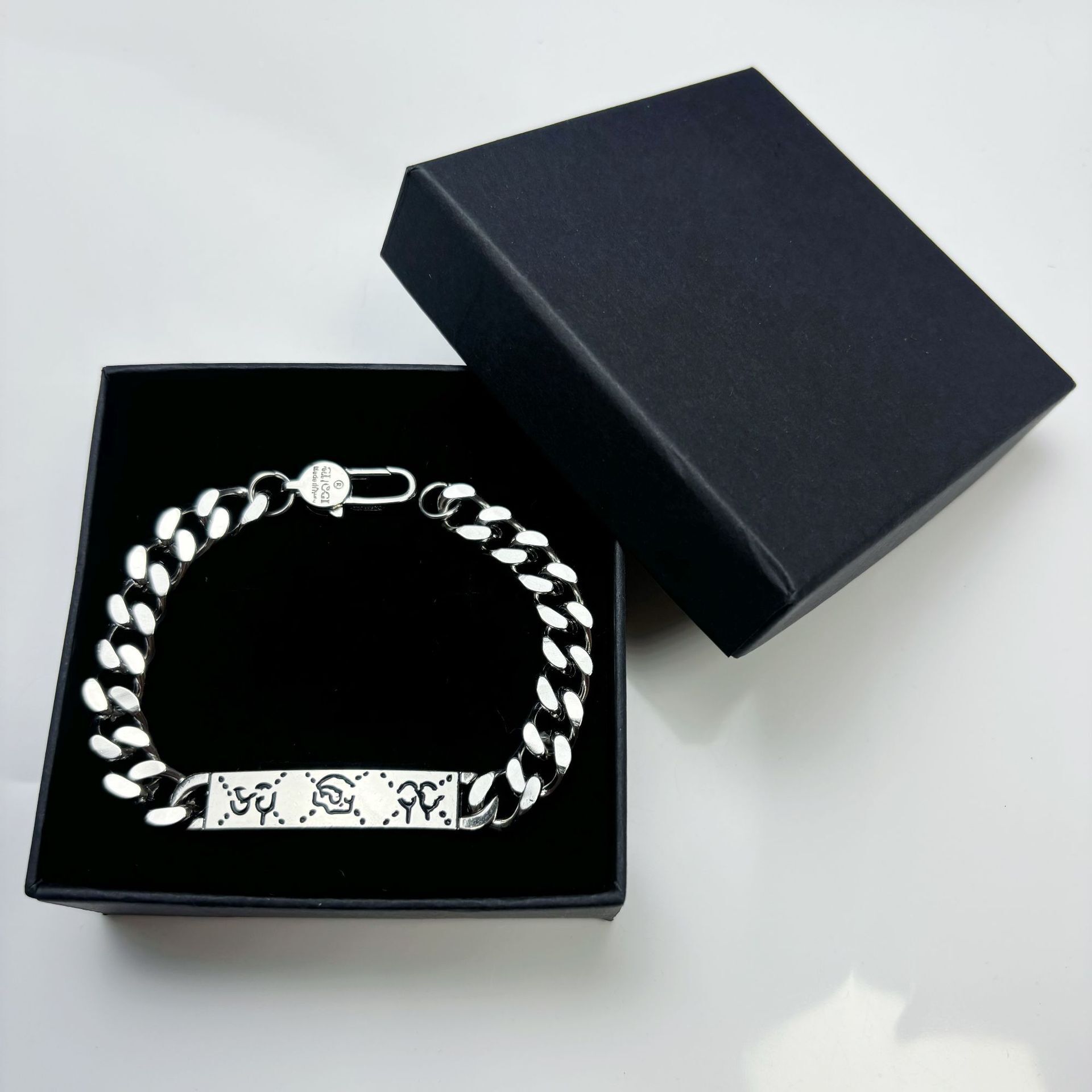 Designer Jewelry gg Bracelet Elf Light Luxury Fashion Skull Bracelet Couple s Style Distressed Gift Versatile