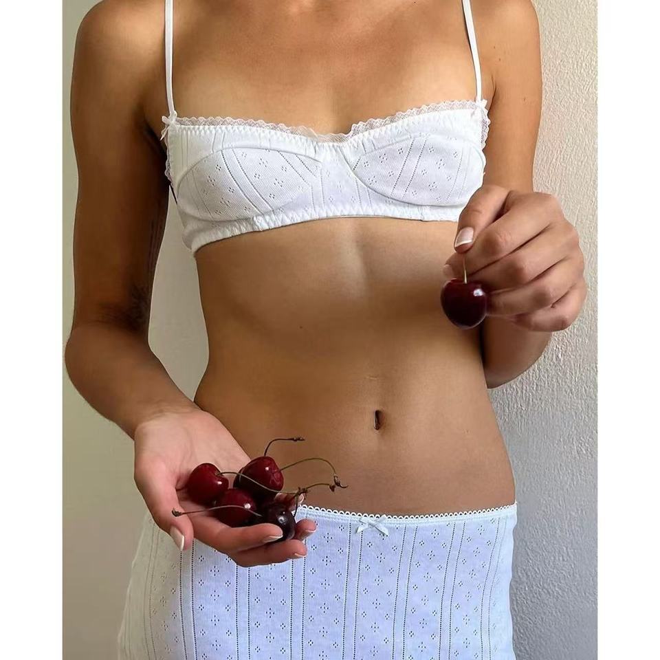 Vintage Style Strappy Underwireless Lace Trim Thin Comfortable Women's Bra Black and White dongdumaoyi