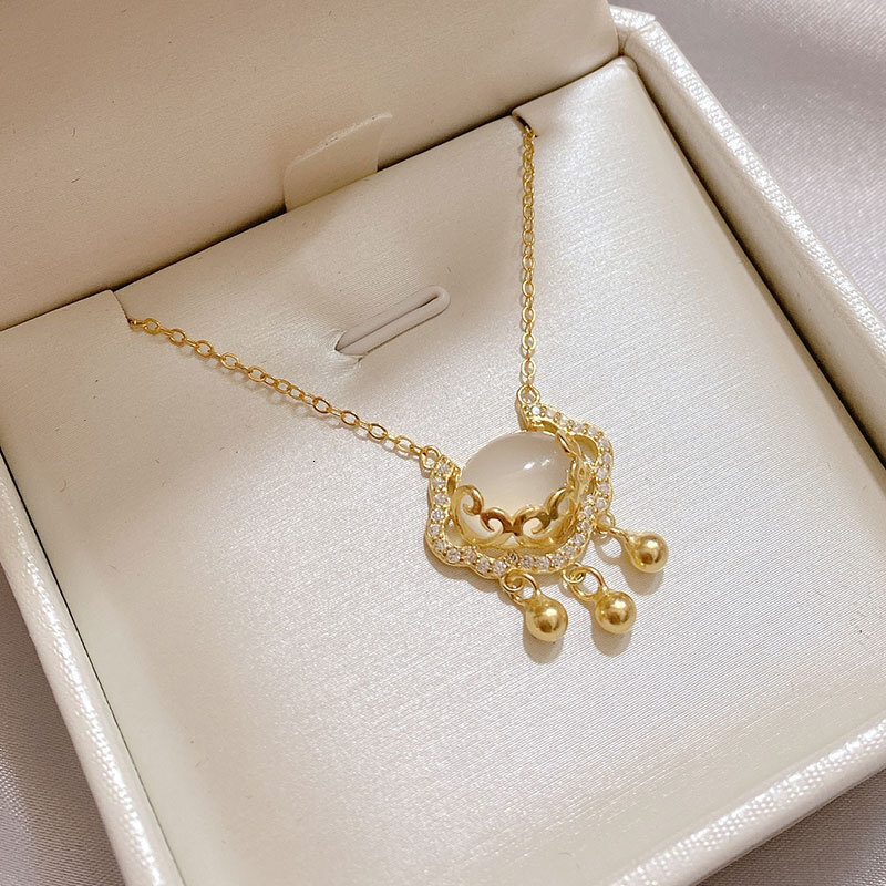Cloud-Patterned Ruyi Peace Lock Titanium Steel Necklace For Women, Versatile 18K Gold Plated Longevity Lock, Light Luxury Simple Micro-Inlaid Pendan