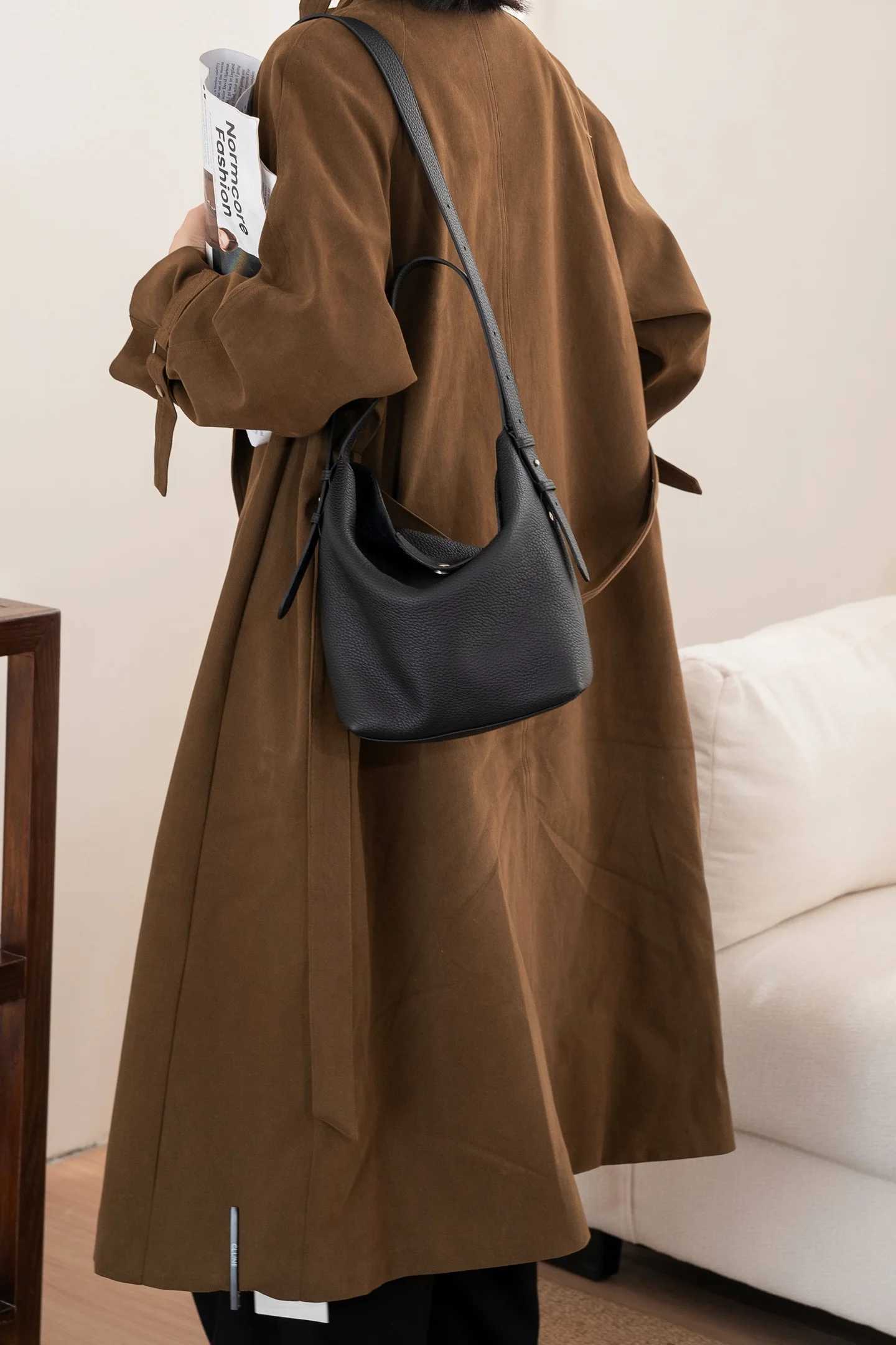 Evening Bags 2026 Fall Winter New Women Fullgrain Leather Hobo Bucket Bag Large Capacity Underarm Crossbody Handbag H261016