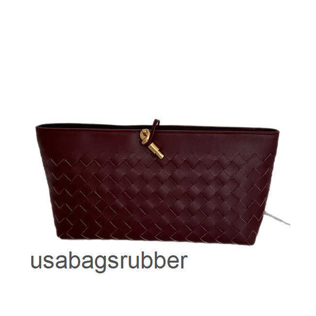 Sleek Designer Style 2026 new style leather women's bag woven hand held underarm bag shoulder crossbody bag fashionable trendy women's bag