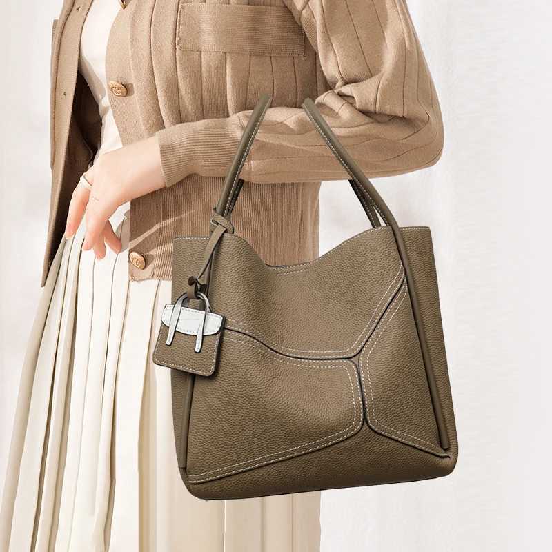 Evening Bags Totes Aidrani New Women's Large Capacity Handheld One Shoulder Cowhide Bag 2026 Advanced Car Sewing Spliced Commuter Bag H261016