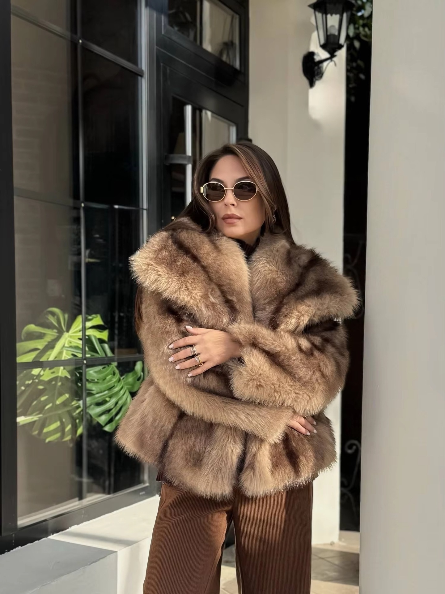 Autumn Winter Warm Faux Coat For Women, Two-Tone Fashionable European American Style With A Large Lapel And Fox Fur Trim Honglu