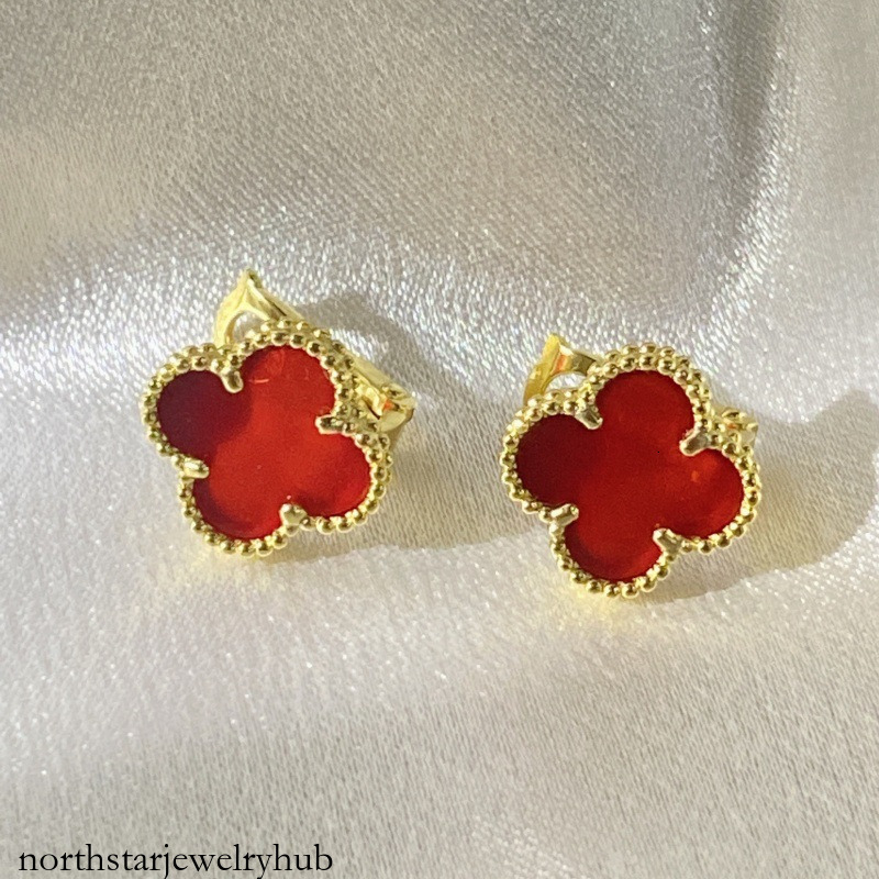 Designer Jewelry vanly Four-leaf clover earrings, high-end fashion, elegant style, lightweight and versatile clip-on earrings