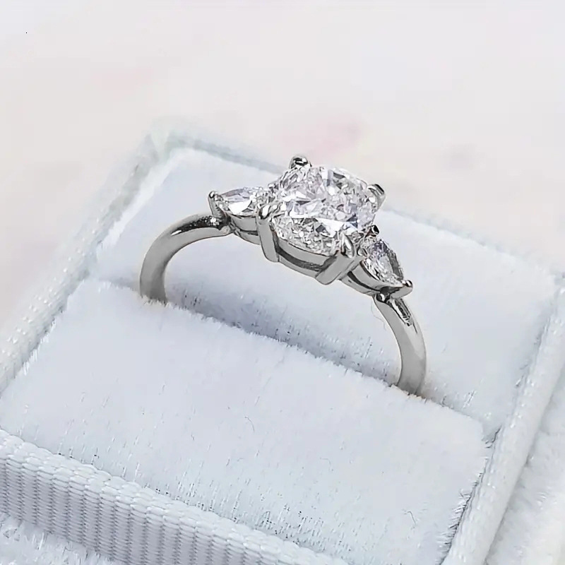 Huitan European American Style Elegant Four-Prong Cubic Zirconia Ring, Women's Simulated Wedding With Micro-Pave Setting, Fashionable And Uniqu