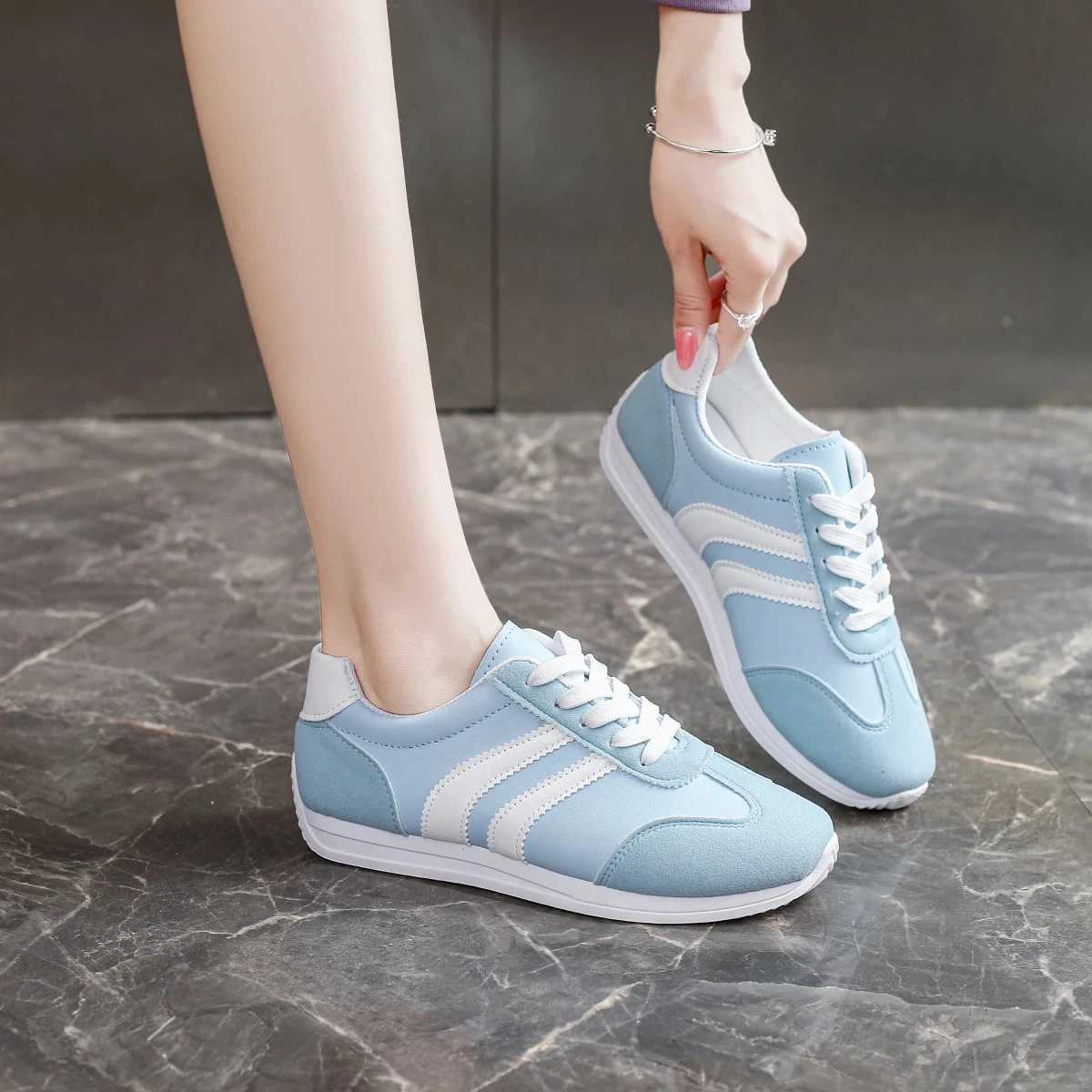 Casual Shoes Women's Suede Casual Sneakers 2026 New Style Comfortable Non-slip Flat Lace-up Vulcanized Running Shoes Zapatos Mujer H261016