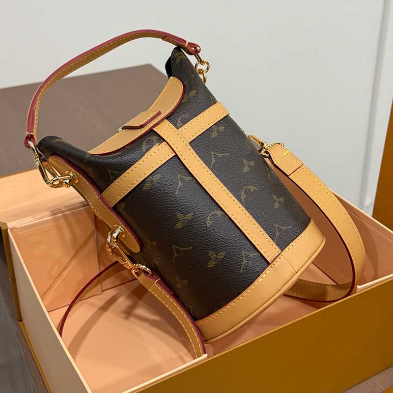 26FW Fold Me Coin Purses Wallets Women Luxurys Designers Bags Totes Handbag Wallets Messenger Purse Key Chain Card Holder pouch Travel 18/22cm