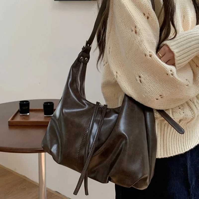 Shoulder Bags 2025 New Underarm Bag Fashion Leisure Large Capacity Shoulder Bag Women's Daily Commuter Bag Crossbody Bag Women's Bag H2610