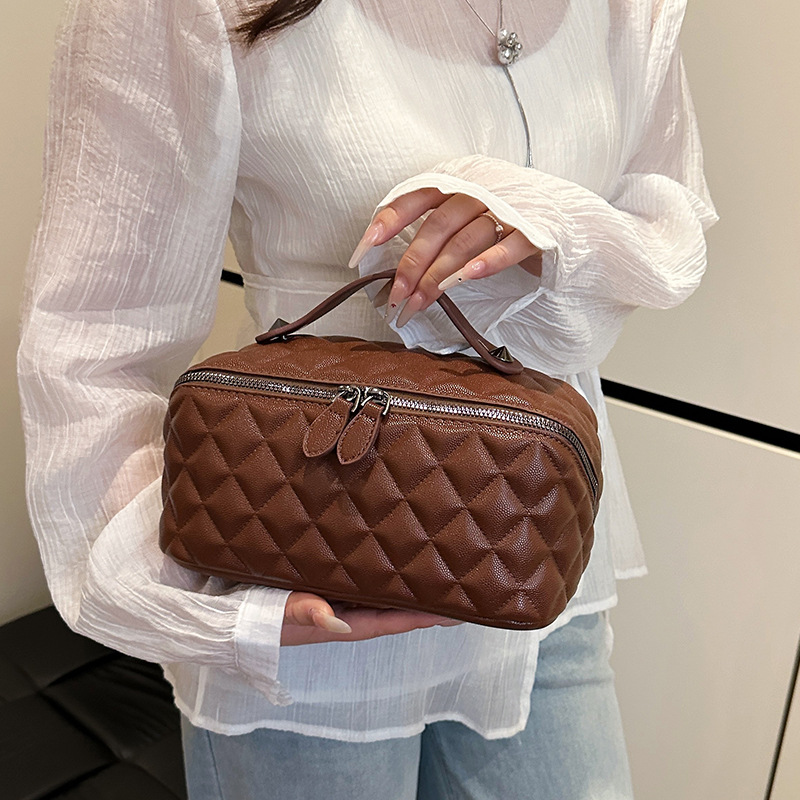 Free Shipping Women's Luxury Makeup Bag New Retro Handheld Large Capacity Toiletry Bag Portable Travel High Aesthetic Cosmetics Storage Bag Des