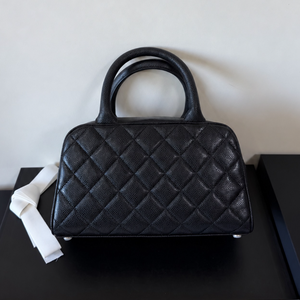 Quilted Bowling Bag Pebbled Calfskin Double Top Handle Roomy Structured Elegant for Shopping Top-Tier Designer New Arrival
