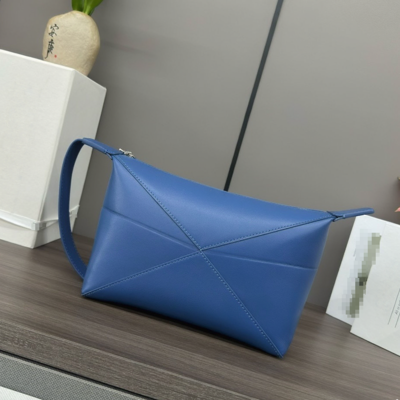 Waterproof and dustproof travel storage bag for women, large capacity cosmetics bag for men, fashionable zip-top toiletry bag, stylish and simple sq