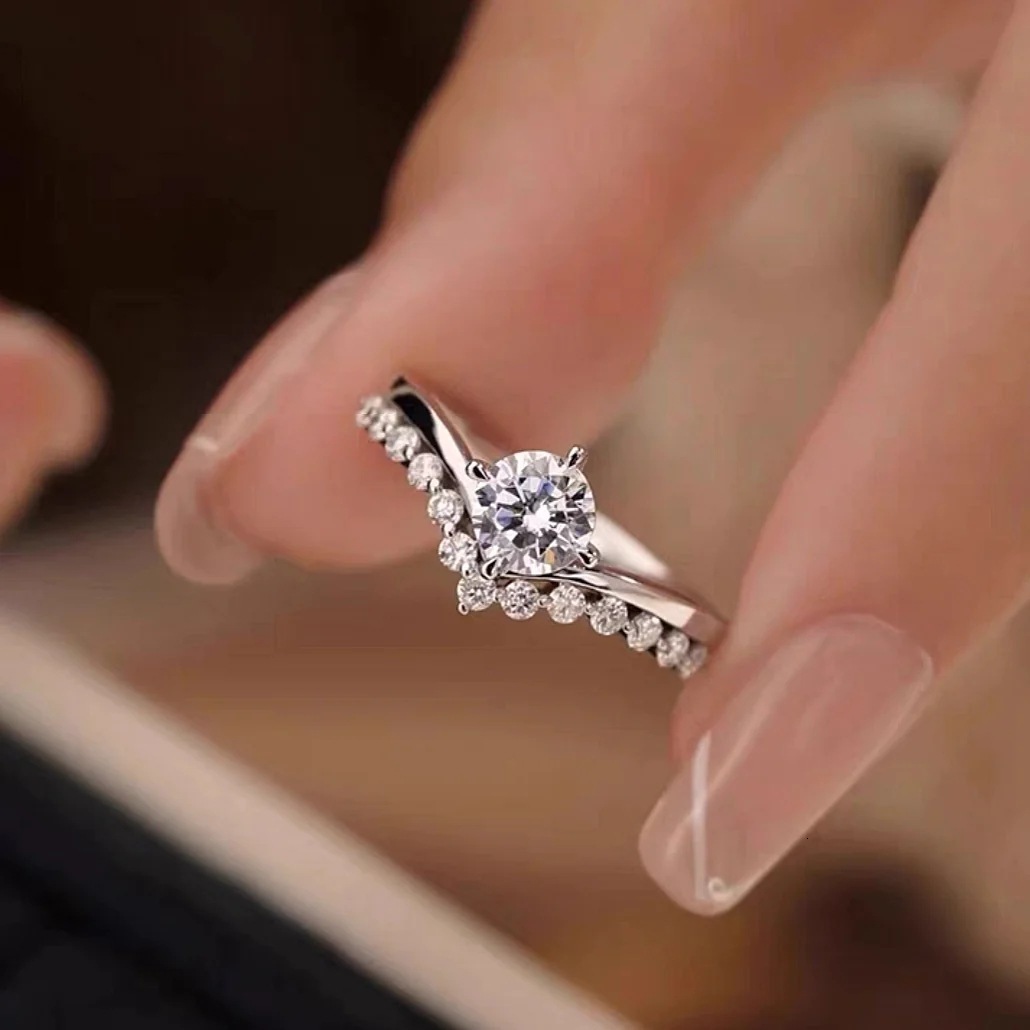 Huitan Manufacturer's Original Four-Prong-Set Cubic Zirconia Ring For Women, Fashionable, Unique, Trendy, And A Popular Choice, Princess-Style