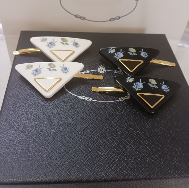 designer Edged HairClip 2026 fashion new women Barrettes Clip hairpin top-quality enamel acrylic flower P-letter triangle hairpin 18K Gold plated Si