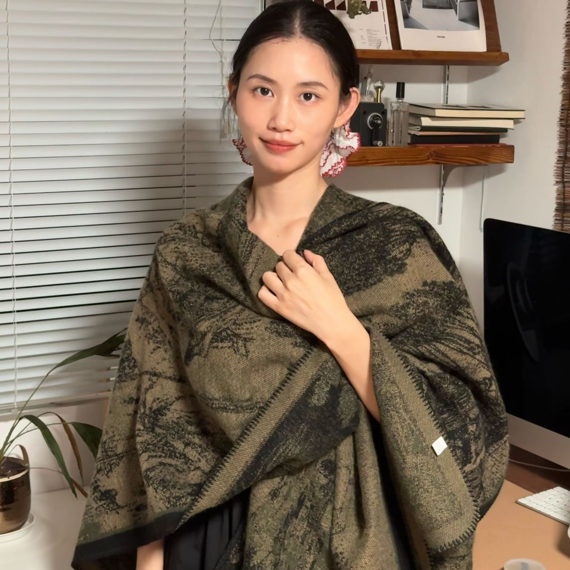 Artistic Travel Shawl Autumn Winter Imitation Cashmere Knitted Scarf Split Oil Painting Cape Cloak Outerwear Laotie