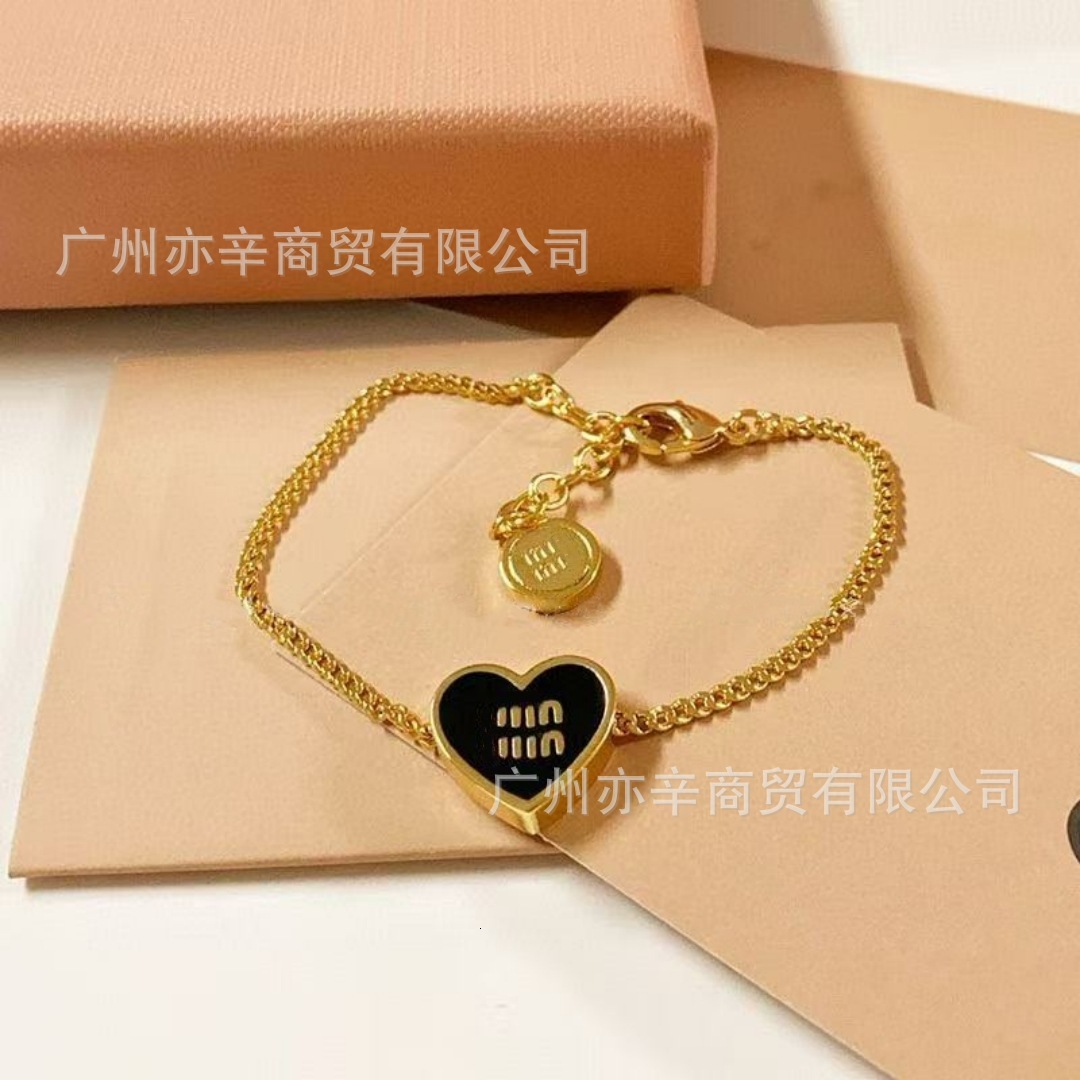 M necklace Exquisite, high-quality Miu letter and heart enamel bracelet, European-style design, candy-colored jewelry women, available for wholesale