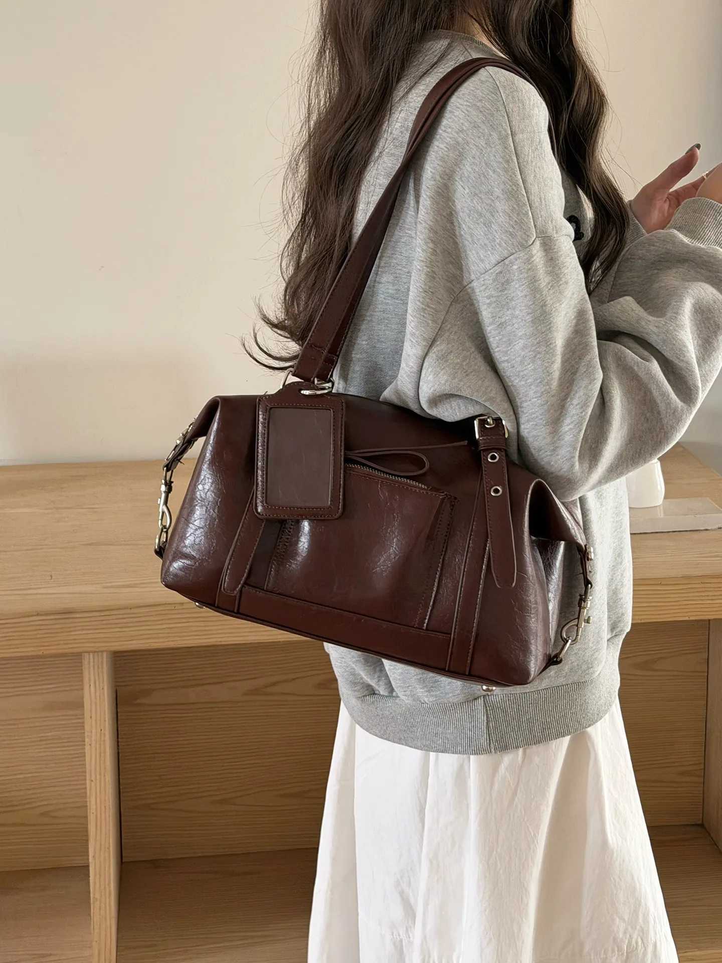 Designer Motorcycle Totes Girls Y2K Cool Tote Shoder Bag Large Capacity Wen's Zipper Pocket Crossbody Bags PU Leather Fem Handbags J261016