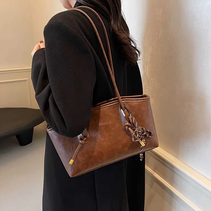 Designer Vintage Style Black Tote Totes Bag with Removable Strap and Zipper Closure - No Pattern No Printing Edge Painted J261016