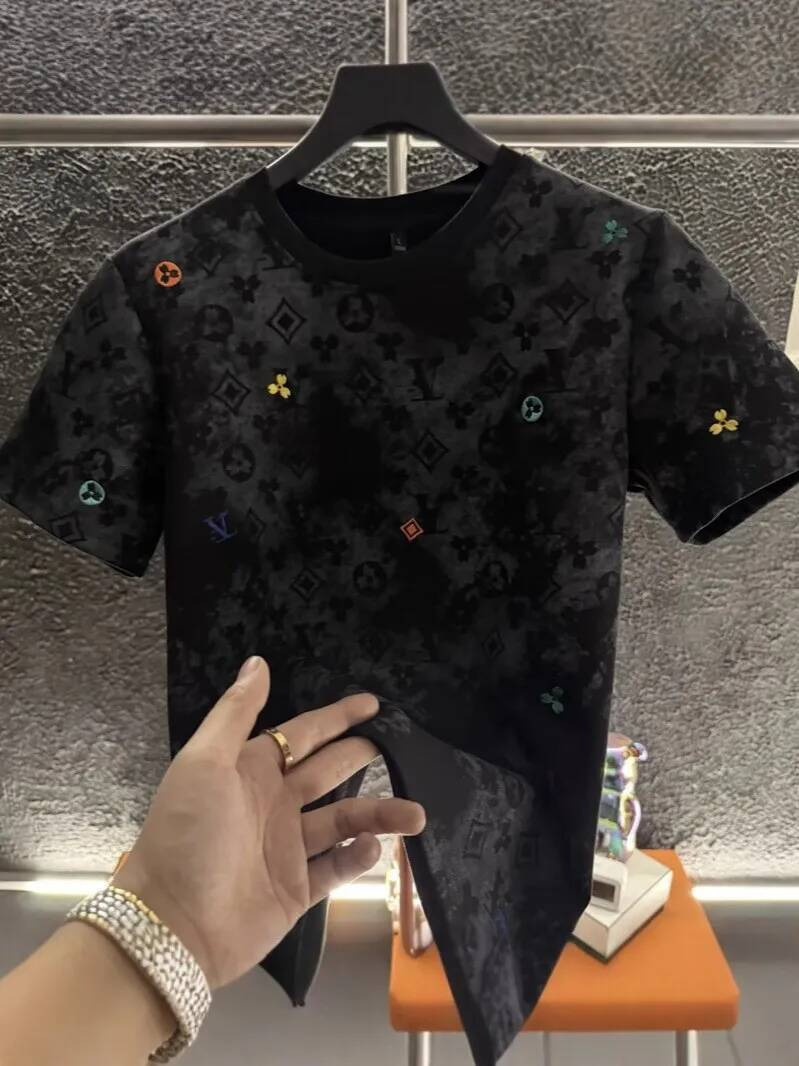louis 2026 Spring/Summer New Fashion Men Versatile High Quality Fashionable T Shirt Short Sleeve lv dbc