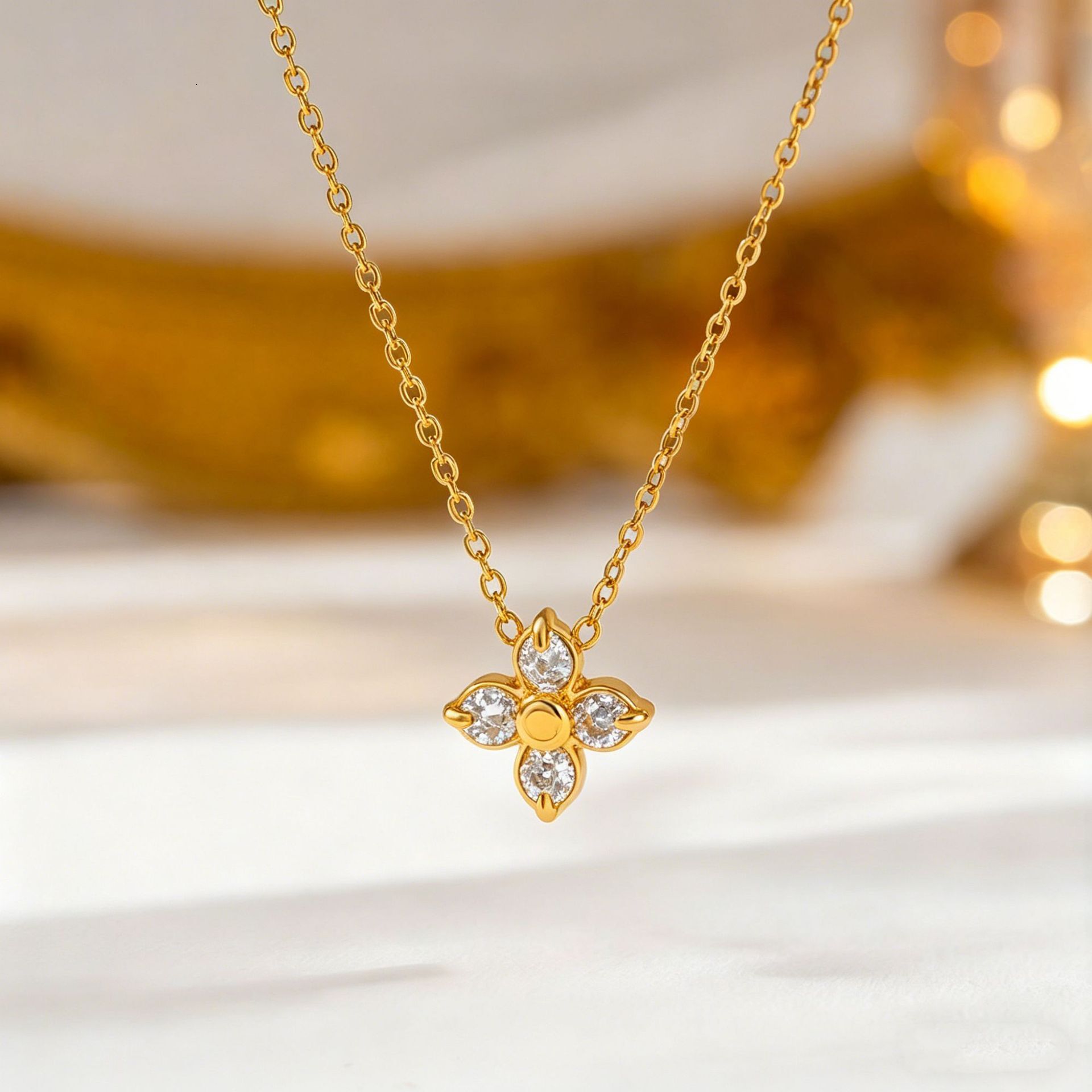 French-Style Light Luxury Compact Four-Leaf Clover Titanium Steel Necklace For Women, Exquisite, Sweet, High-End, Versatile Collarbone Chain Set