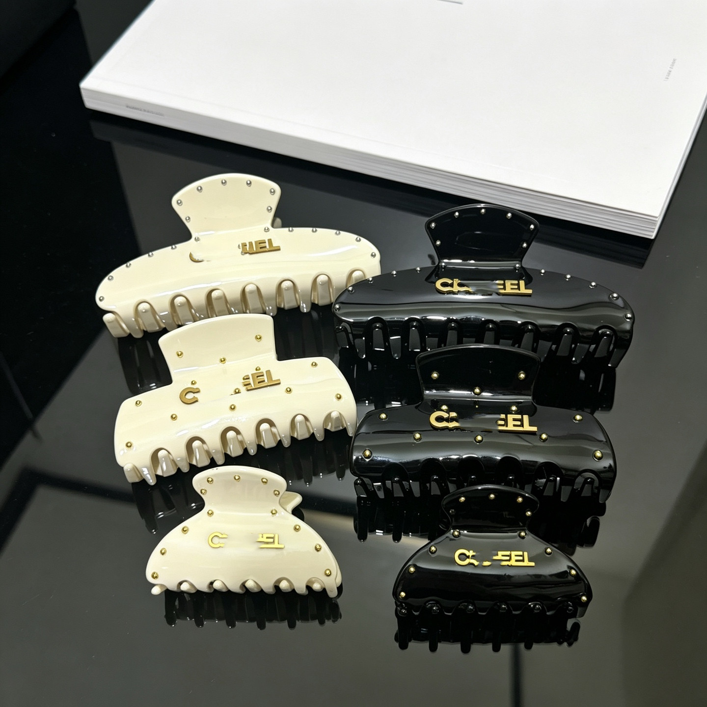 Fashion Black White Designer Claw Clip for Women Girls Sweet Acrylic Hair Claw Hair Clamps Crab Headband Winter Hair Accessories