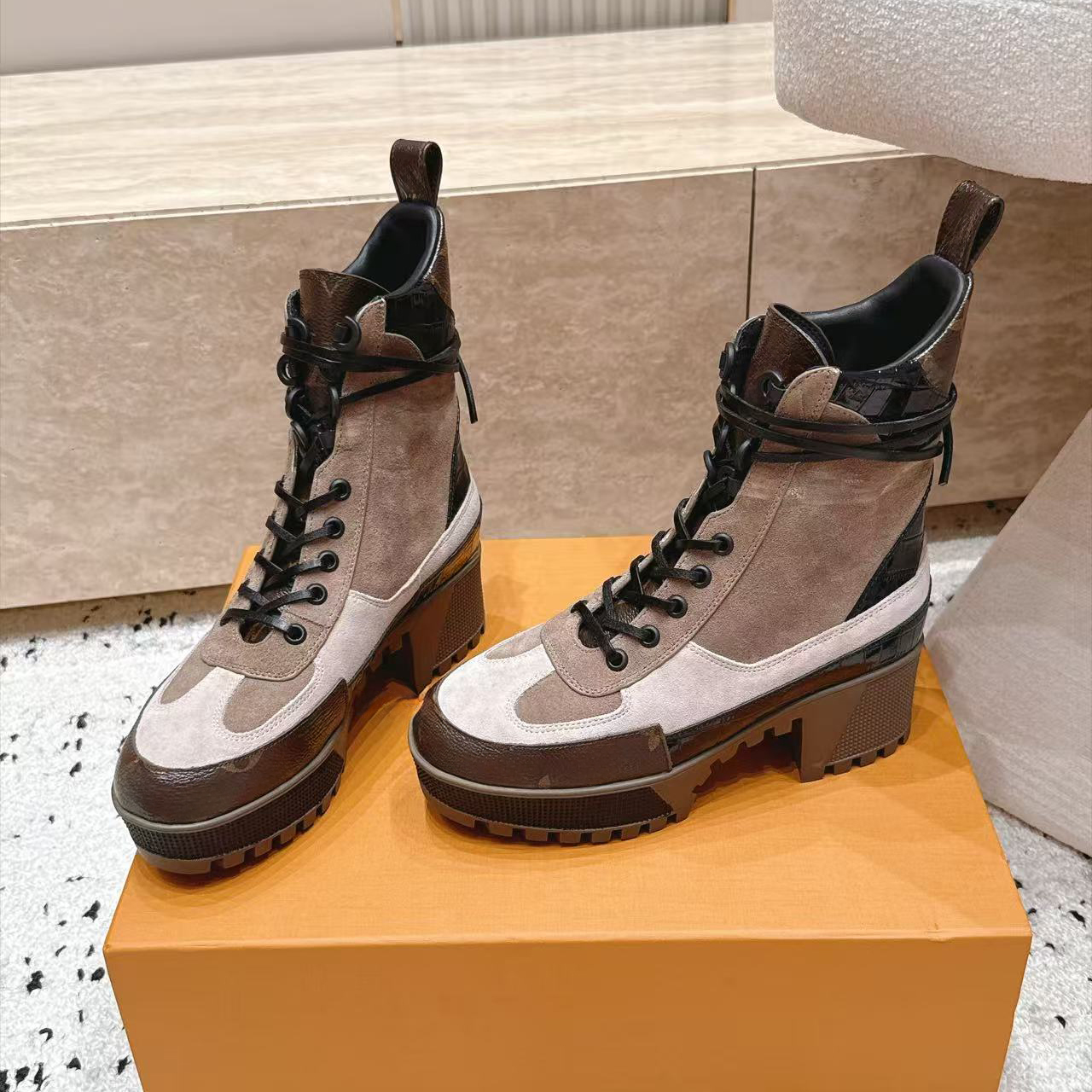 Designer Suede Citizen Flat Ranger Boot Luxury Women Monogram Canvas Smooth Calf Leather Ankle Boot Gold Toned Eyelets Belt Buckle Martin Boots