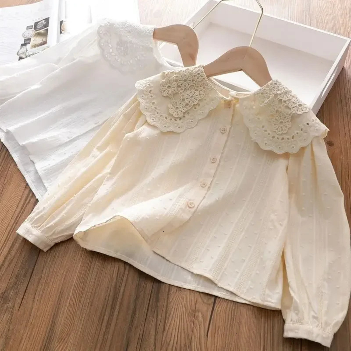 2026 New M2 Blouses Girl Undershirt Baby Lace Korean Shirt Fashion cologne Children Cotton Tops Turn Down Collar Button perfume Sweet Designer