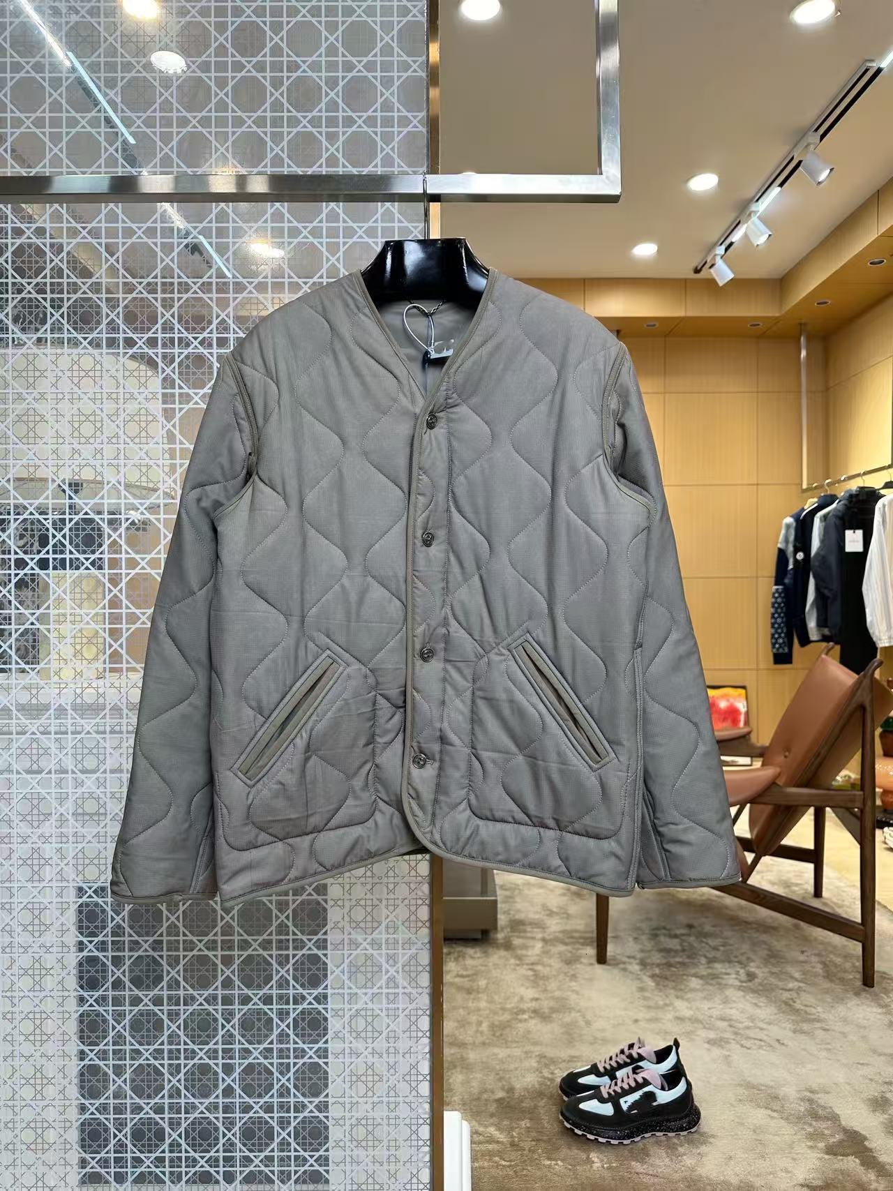 Designer Cross-Border European Style 2026 High-Quality V-Neck, Button-Down, Wavy-Patterned Quilted Jacket 1343
