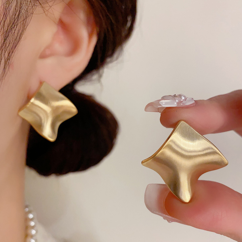 Light Luxury Fashion Brushed Metal Rhombus for Women, Niche Minimalist Design Vintage Earrings Wholesale