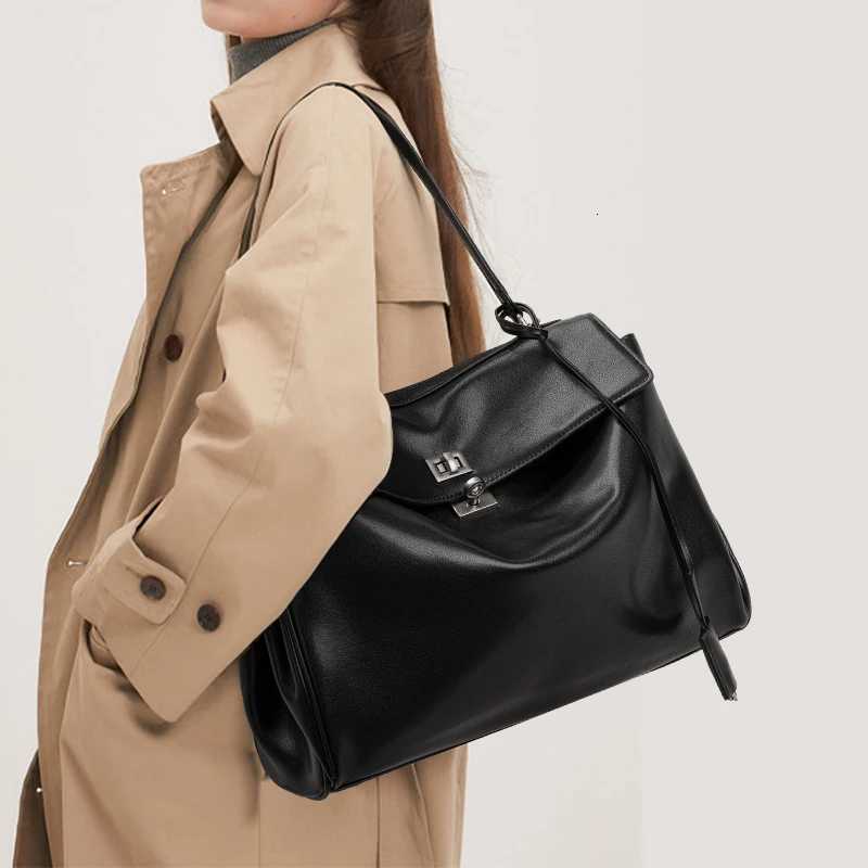 Evening Bags Aidrani Real Cowhide Ladies Tote Shoulder Bag Soft Flap TurnLock Handbag 2 Size Available TopHandle Purse for Office Daily H261016