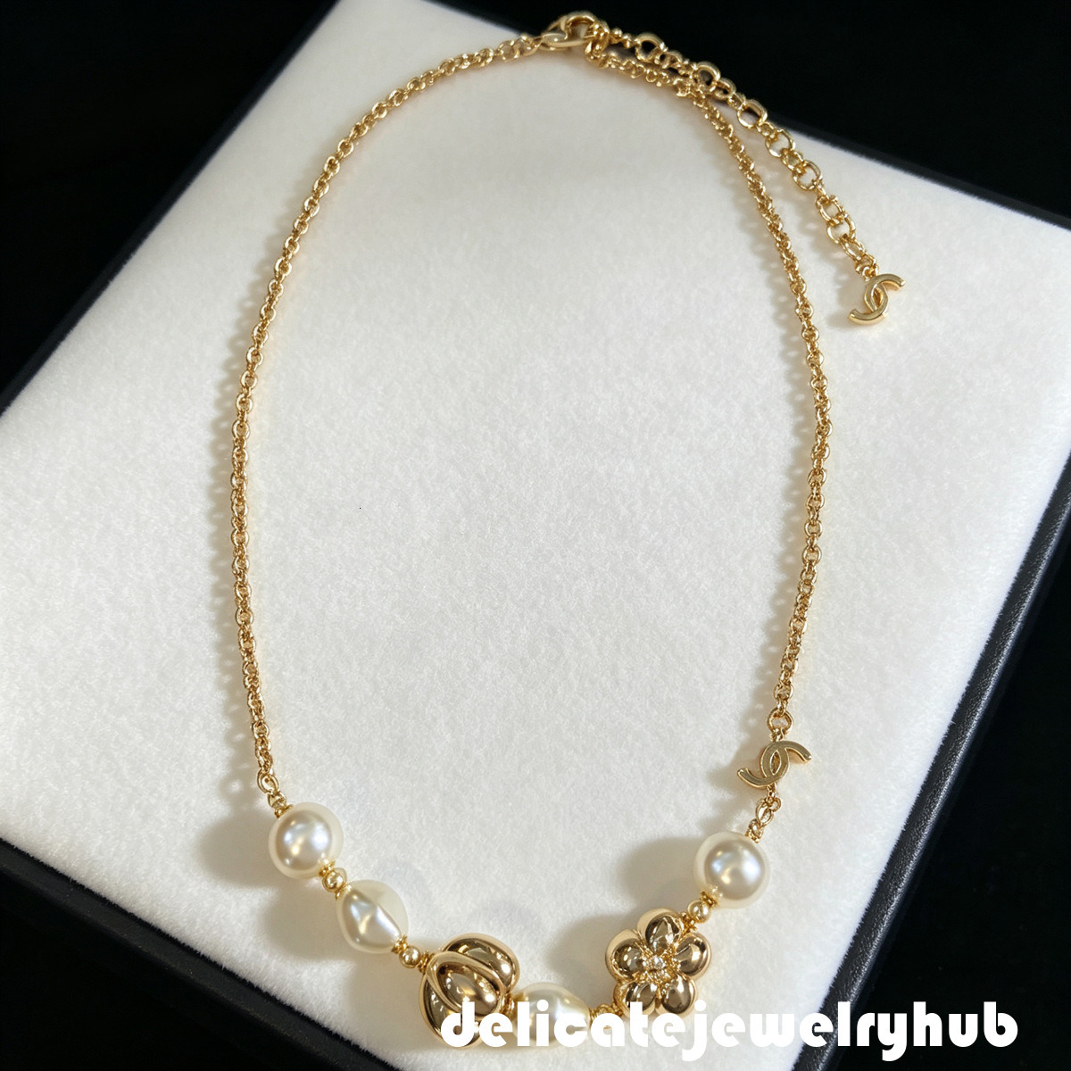 Pearl Gold Flower Diamond-Encrusted Letter Necklace Fashionable Classic Simple Versatile Everyday Wear Designed For Women