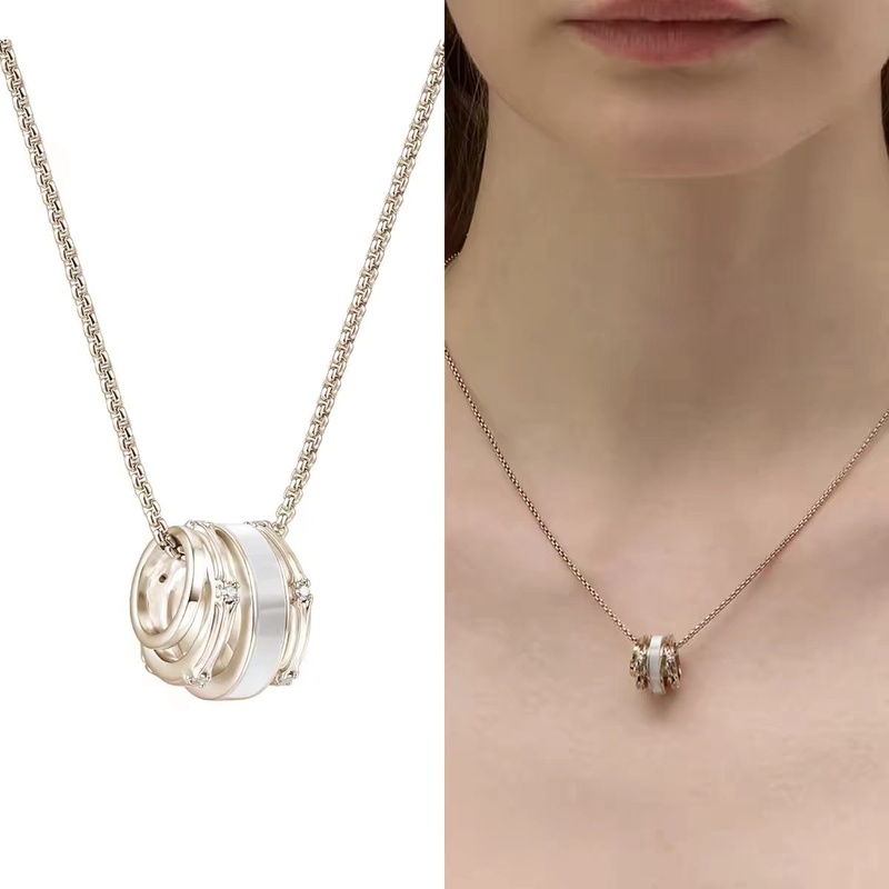 Elegant Mother of Pearl Clover Pendant Necklace for Women, Layered Design Minimalist Choker Jewelry Gift