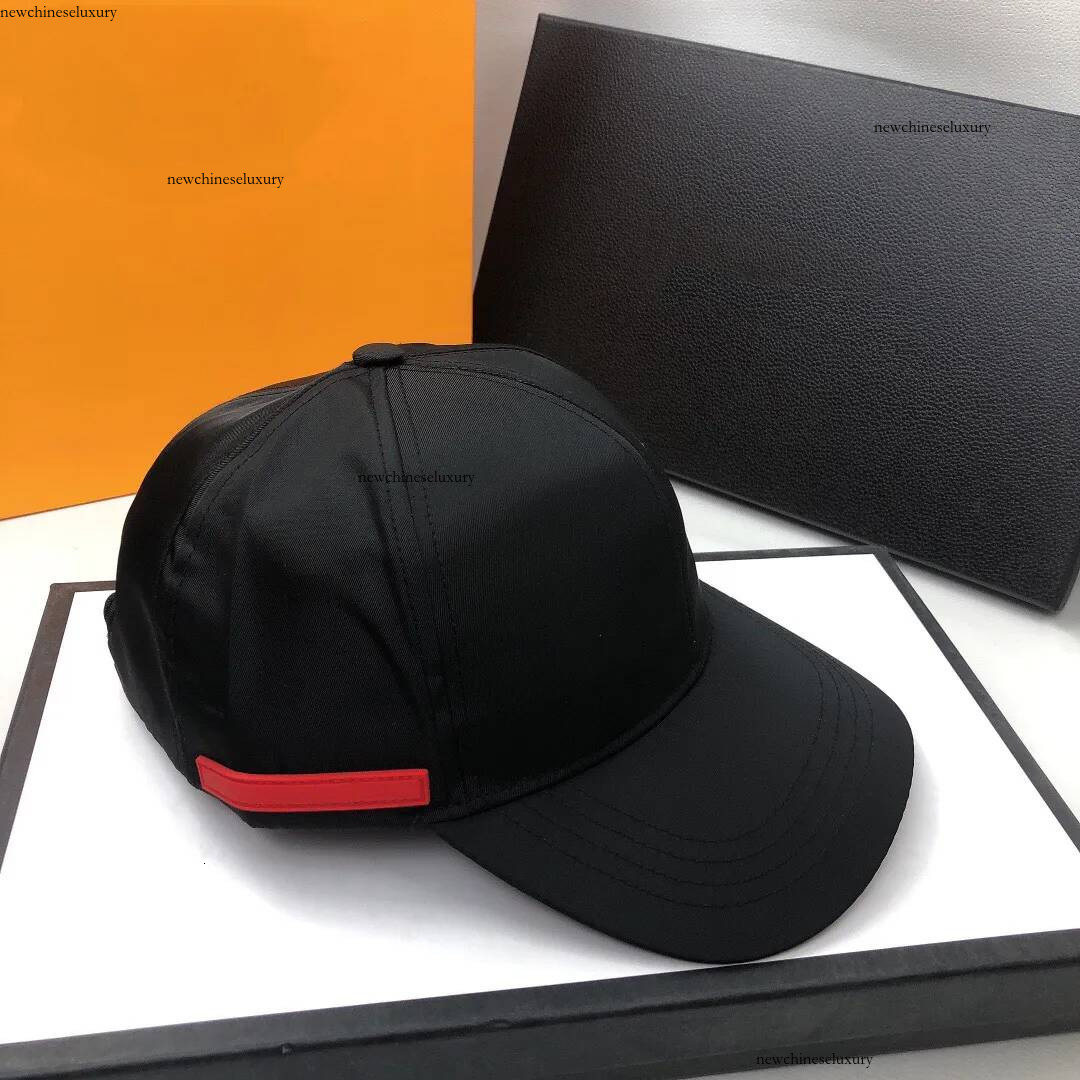Designer Mens Coton Baseball Toile au printemps et en automne Mode Street Hat Chapeaux Femmes Casquettes Ajustées Sprg
