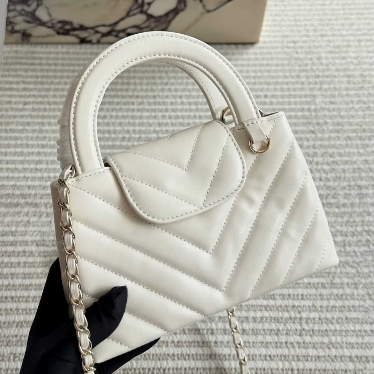 Luxury Designer Quilted Leather Bag Women Chevron Top Handle Crossbody Purse Curved Flap Shoulder Bag