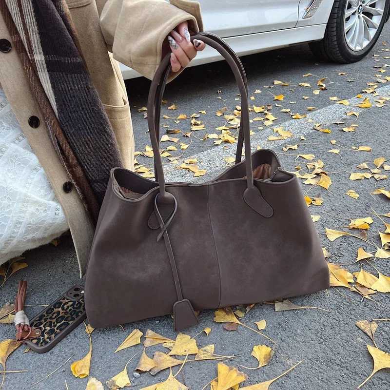 Evening Bags Vintage Casual Tote Bag New Large-capacity Handbag Europe America Popular Hot Selling Underarm Bag High-quality Pu Commuter Bags H26101