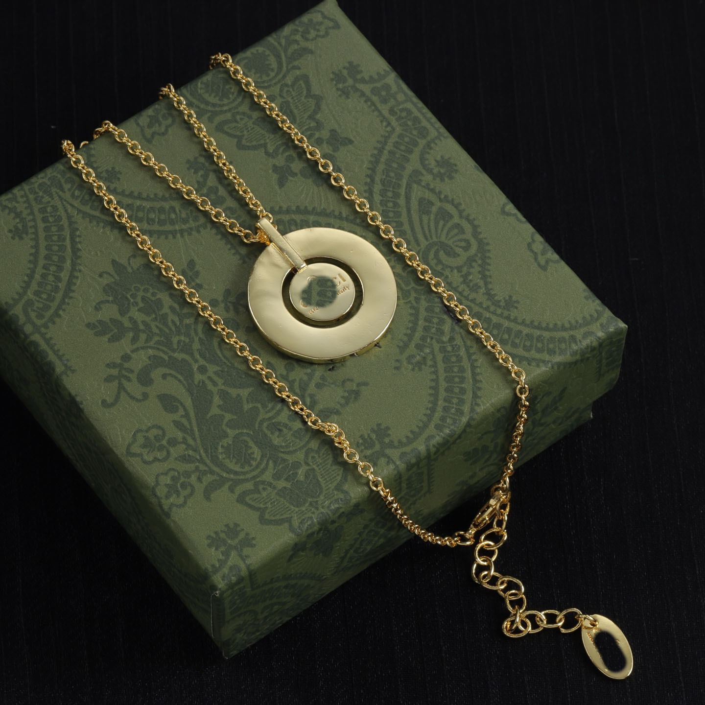 jewellery designer for women round pendant letter O shaped chain clavicle necklace design made of brass unique and niche style gg Necklace