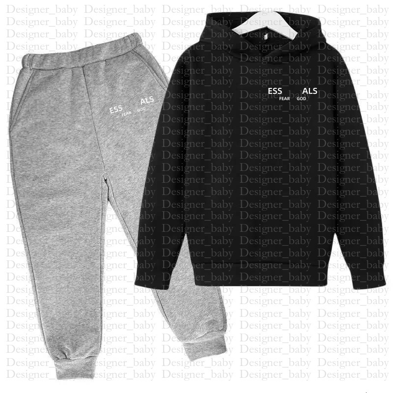 Kids Designer Clothes Boys Letter Pattern Boys Girls Tracksuit Classic Sets Luxury Designer T Shirts Tops Shorts Kids Sportsuits
