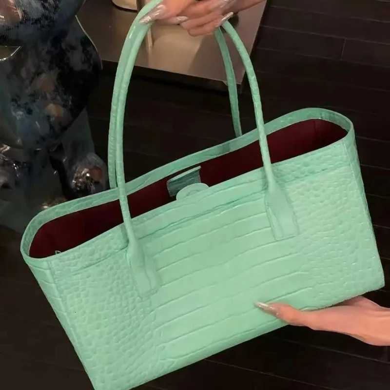 Evening Bags Totes New Summer Green Crocodile Pattern Tote Bag Women Elegant Pu Handbag Minimalist Chic Travel Shopping Daily Commuting Bag H261016