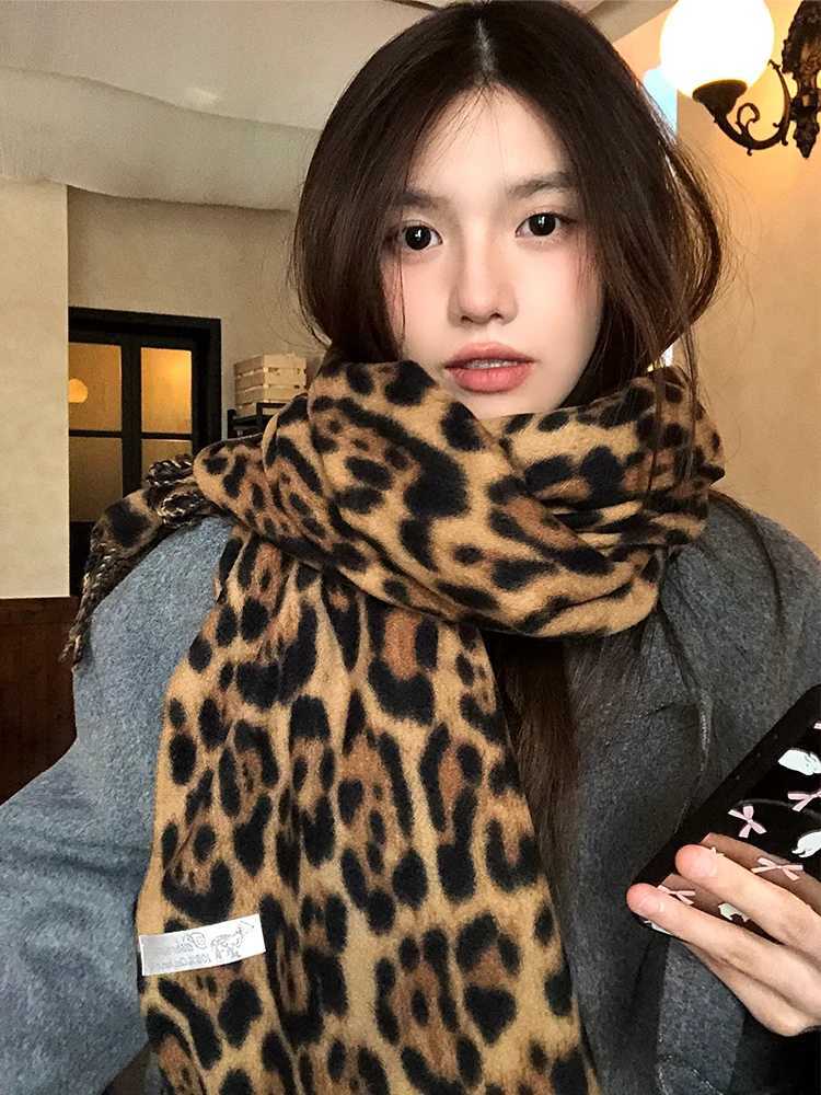 Retro Leopard Print Woolen Tassel Scarf Women's Winter Thickened Warm Shawl Millennial Spicy Girl Shoulder Wrap Neck Warmer S261017MUVV