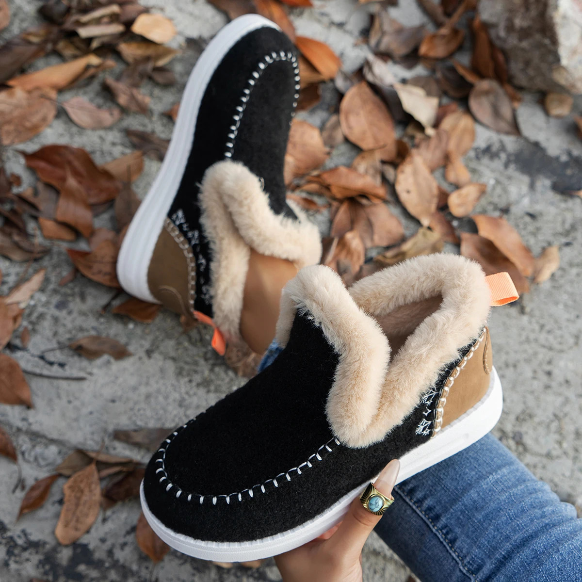 Women's Suede Lace-Up Snow Boots Lace-up Winter Woman Warm Fur Plush Lady Casual Ankle Boots Female Fashion Chunky Sneaker 261017