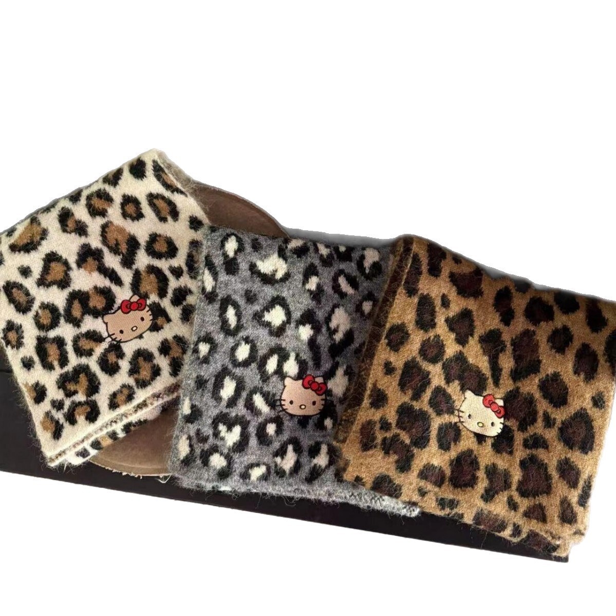 Leopard print KT scarf, women's knitted scarf hat, thickened a cozy feel, skin-friendly warm, cartoon design, suitable for autumn and winter, w
