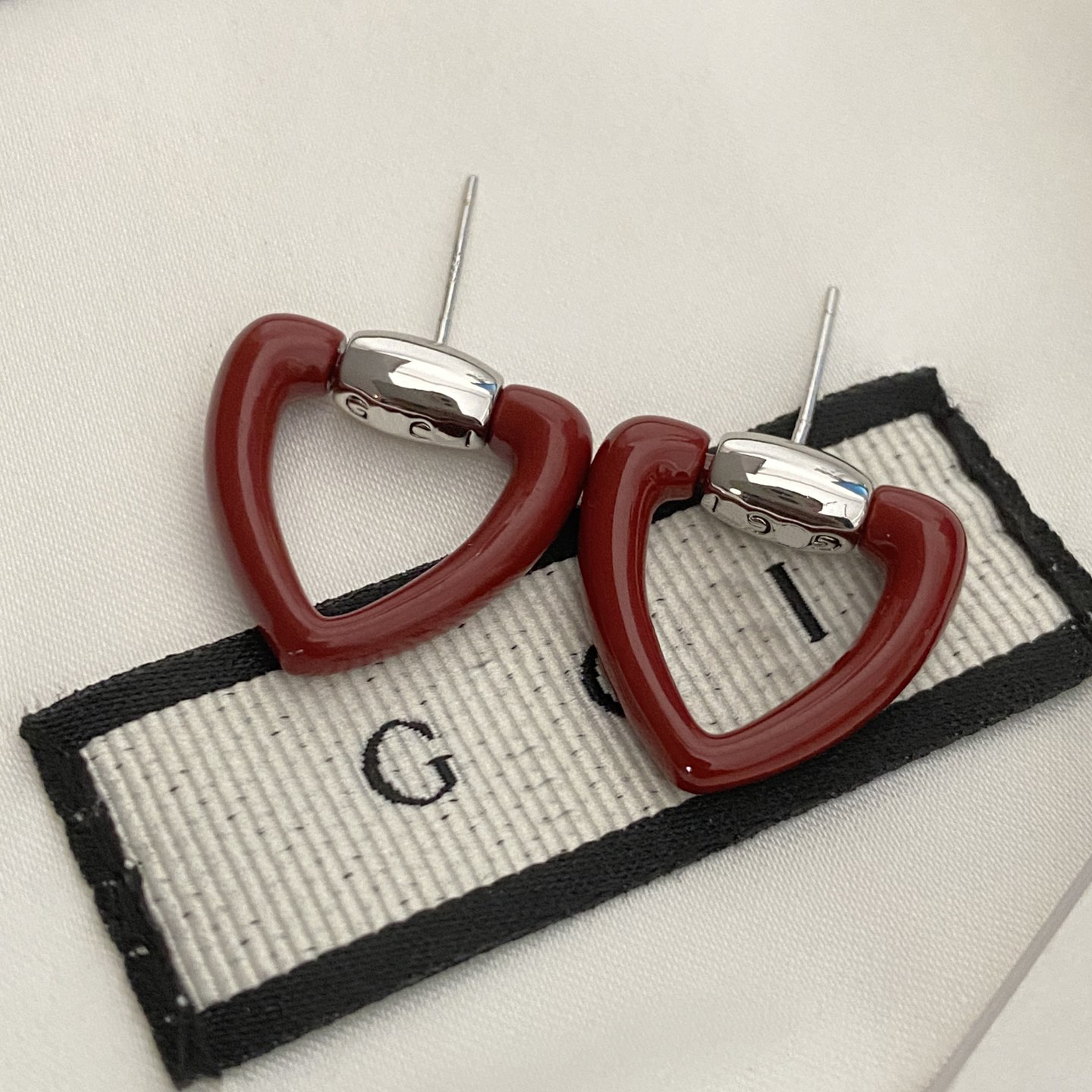 Fashion Designer Enamel Hollow Heart Shaped Earrings A Light Luxury Fashion Gift Suitable For Womens Dating And Travel Paired With Jewelry